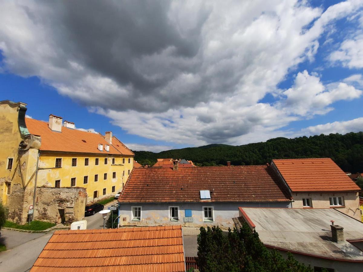 Penzion Zahrada nad řekou, restaurace a kavárna - PARKOVÁNÍ GRÁTIS Zlatá Koruna Exterior foto