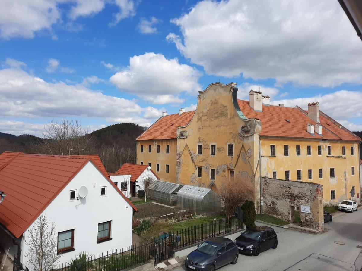Penzion Zahrada nad řekou, restaurace a kavárna - PARKOVÁNÍ GRÁTIS Zlatá Koruna Exterior foto