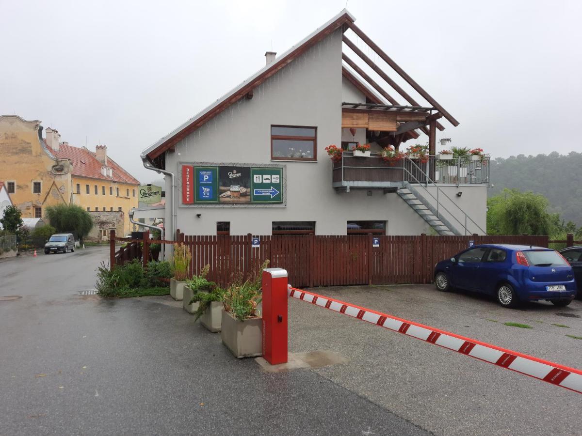 Penzion Zahrada nad řekou, restaurace a kavárna - PARKOVÁNÍ GRÁTIS Zlatá Koruna Exterior foto