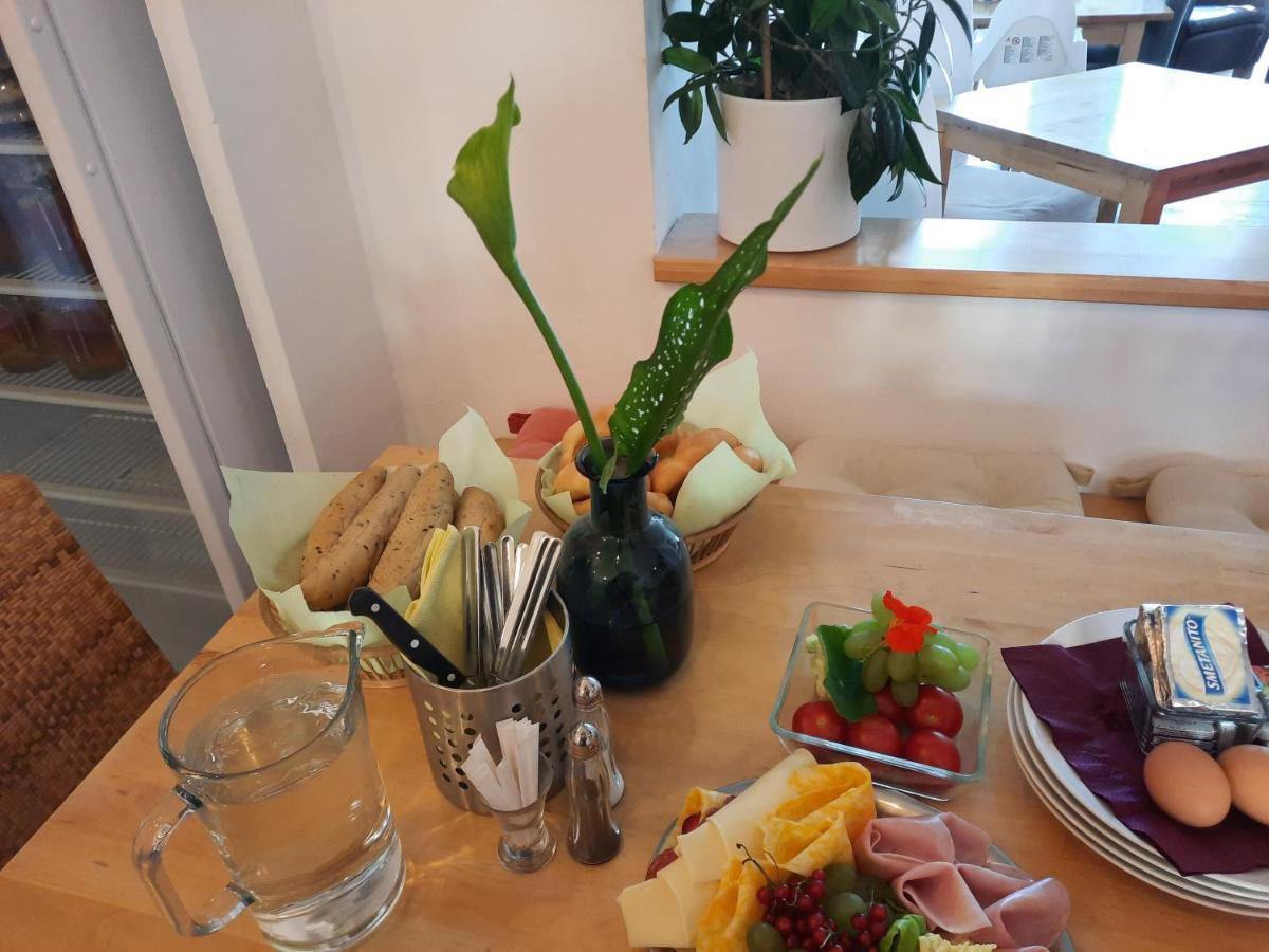 Penzion Zahrada nad řekou, restaurace a kavárna - PARKOVÁNÍ GRÁTIS Zlatá Koruna Exterior foto