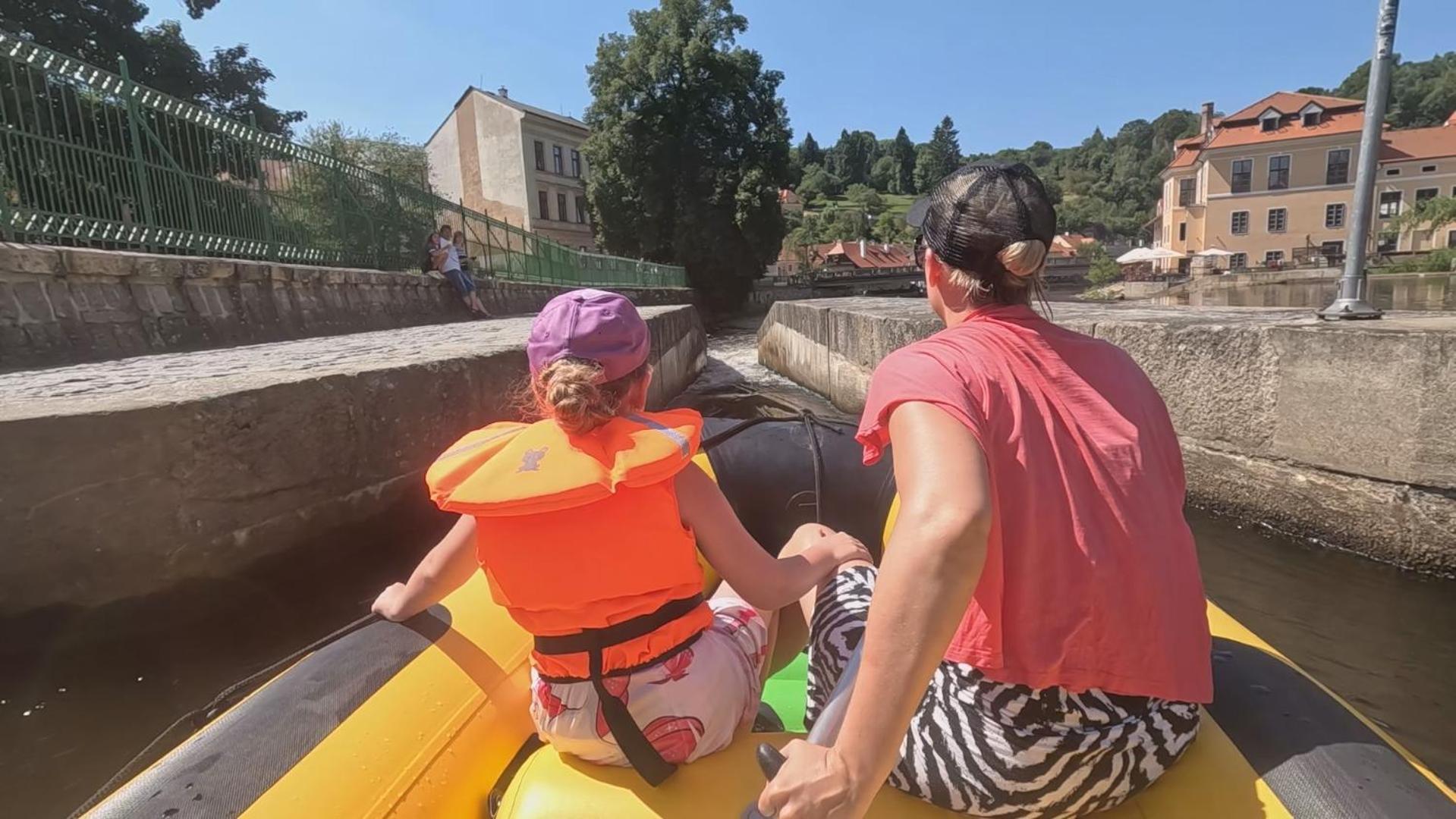 Penzion Zahrada nad řekou, restaurace a kavárna - PARKOVÁNÍ GRÁTIS Zlatá Koruna Exterior foto