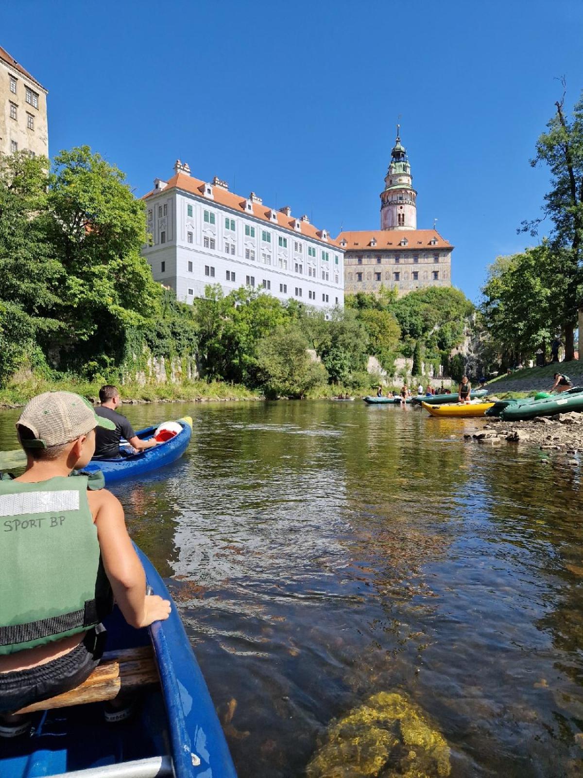 Penzion Zahrada nad řekou, restaurace a kavárna - PARKOVÁNÍ GRÁTIS Zlatá Koruna Exterior foto