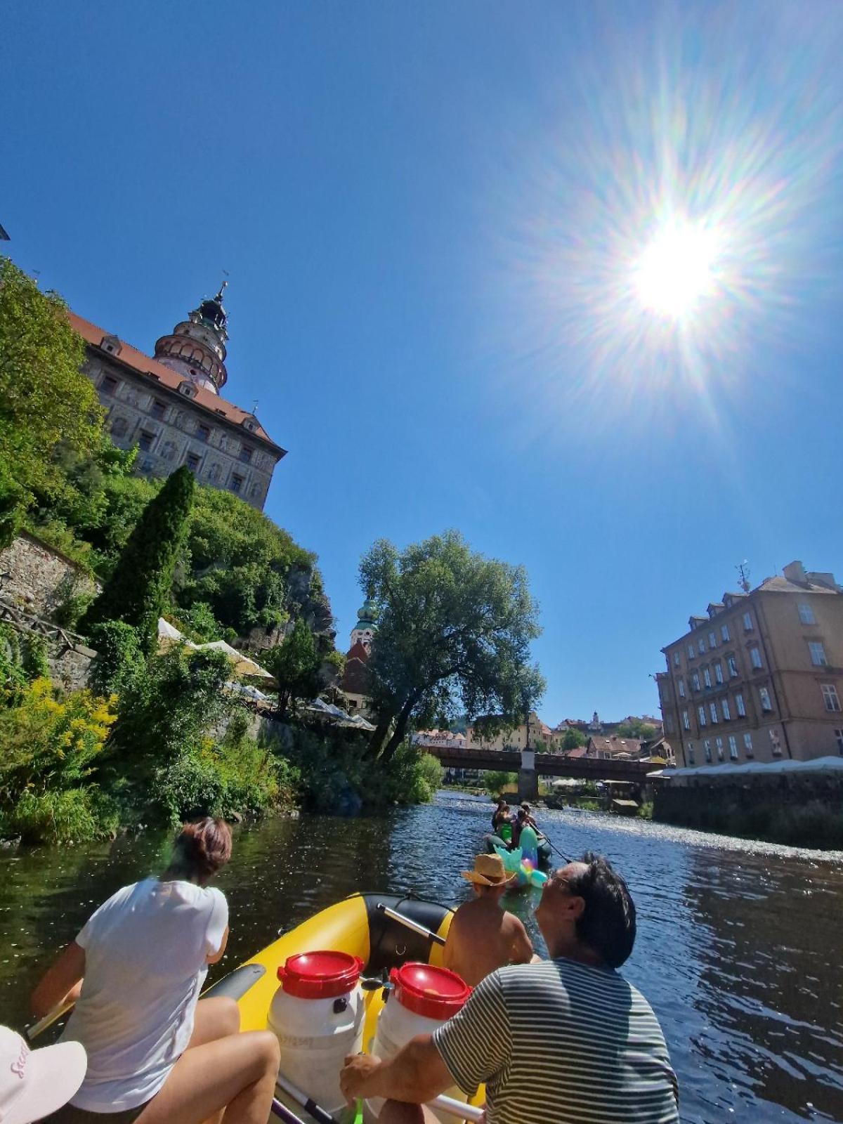 Penzion Zahrada nad řekou, restaurace a kavárna - PARKOVÁNÍ GRÁTIS Zlatá Koruna Exterior foto